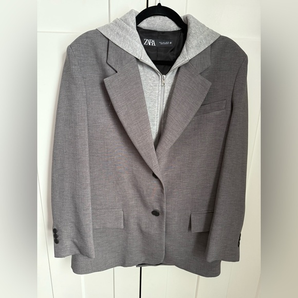 NWOT Zara hooded blazer with a contrasting grey plush fabric hood. S fits large. - Picture 4 of 7